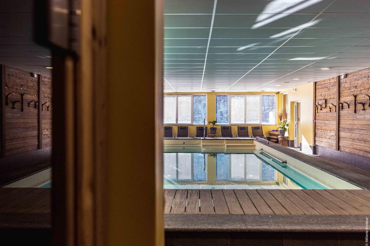 Piscine de l'établissement Hotel Spa L'Equipe ou située à proximité