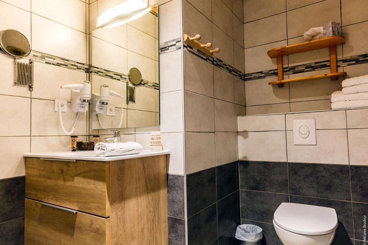 Salle de bains dans l'établissement Hotel Spa L'Equipe
