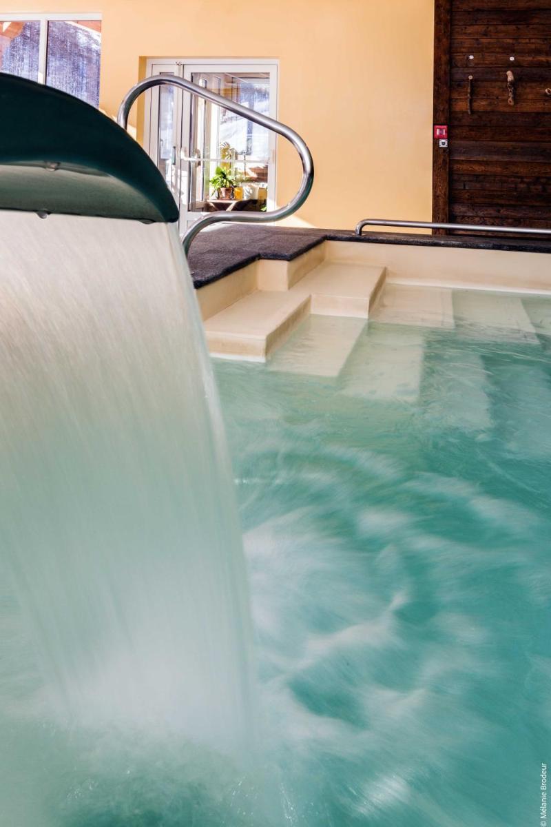 Piscine de l'établissement Hotel Spa L'Equipe ou située à proximité
