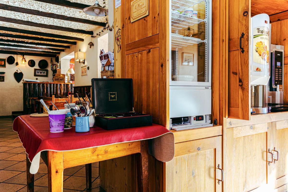 Cuisine ou kitchenette dans l'établissement Hotel Spa L'Equipe