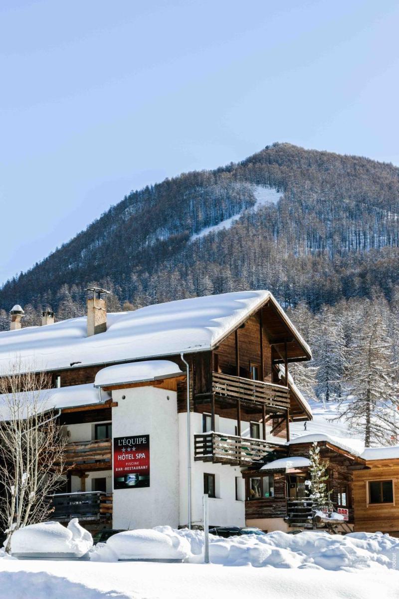 Vue générale sur la montagne ou vue sur la montagne depuis l'hôtel