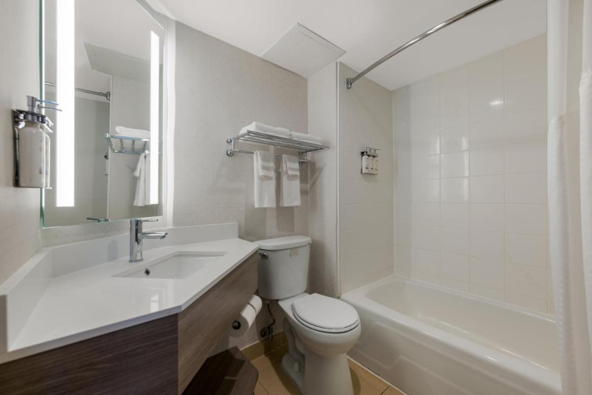 Holiday Inn Express Hotels- Hampton by IHG - Housity