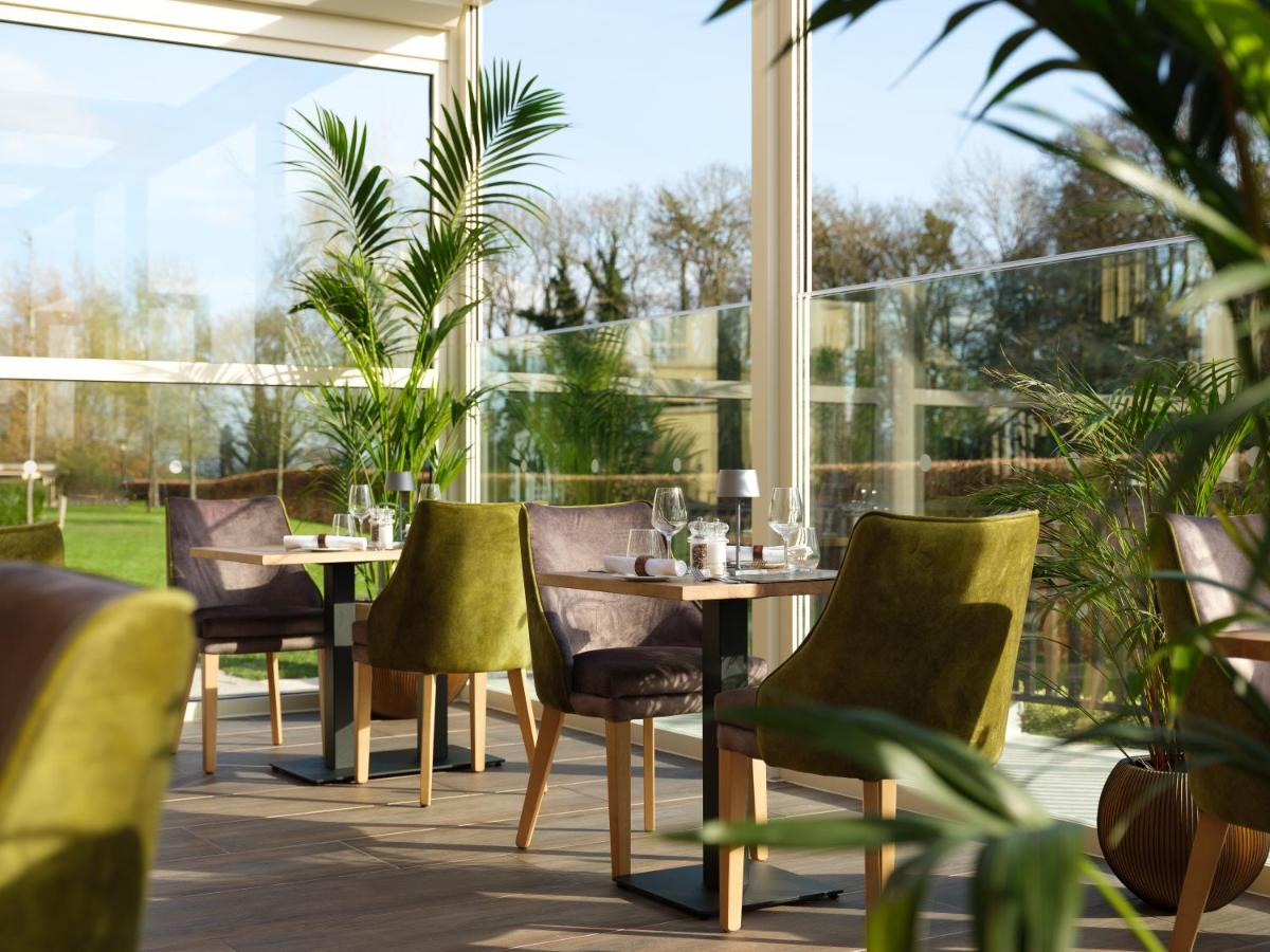Castleknock Hotel - Housity