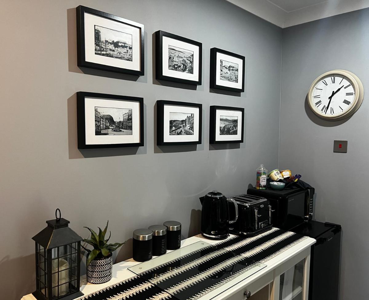 Holly Lodge - Luxury Two Kingsize bedrooms with private entrance - entire place - Housity