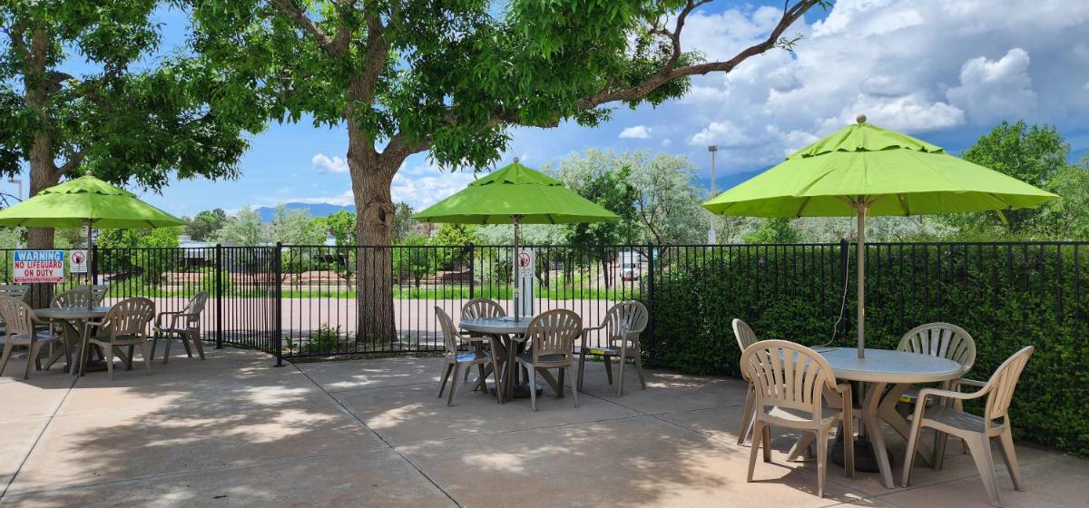 Quality Inn & Suites Garden Of The Gods - Housity