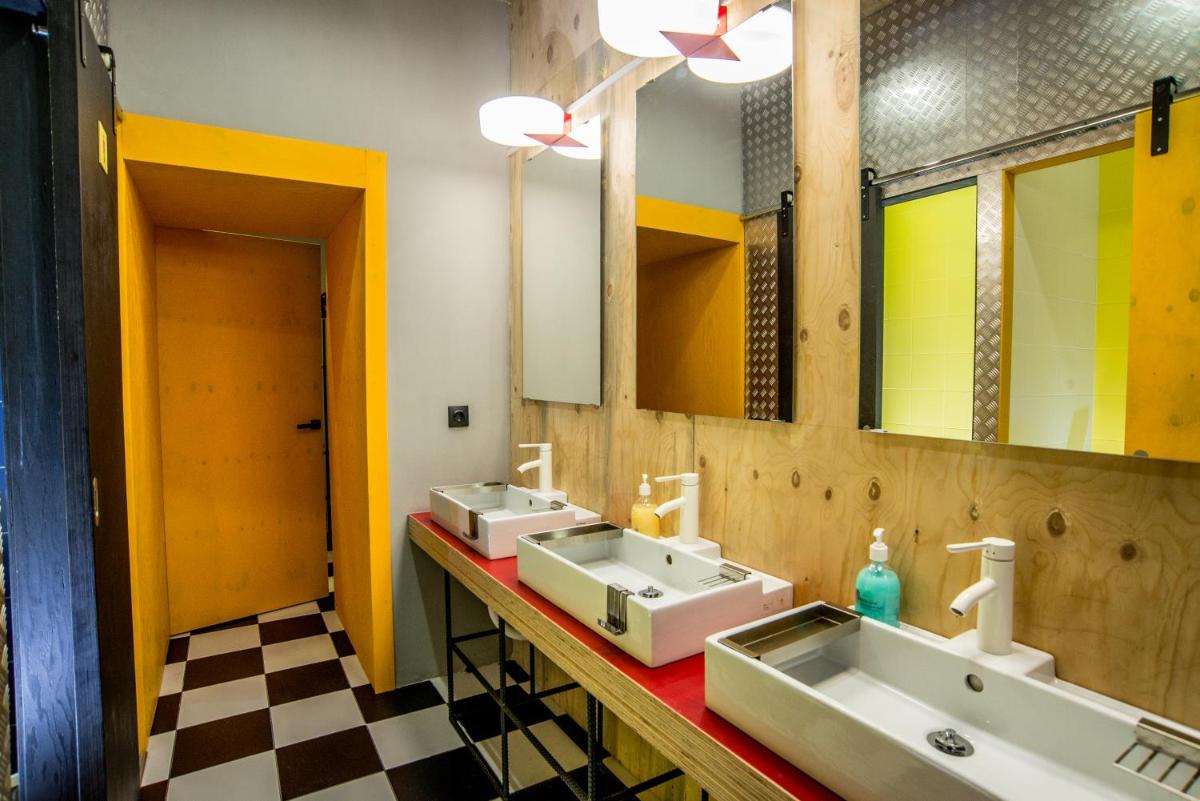 Hovel Hostel - Housity