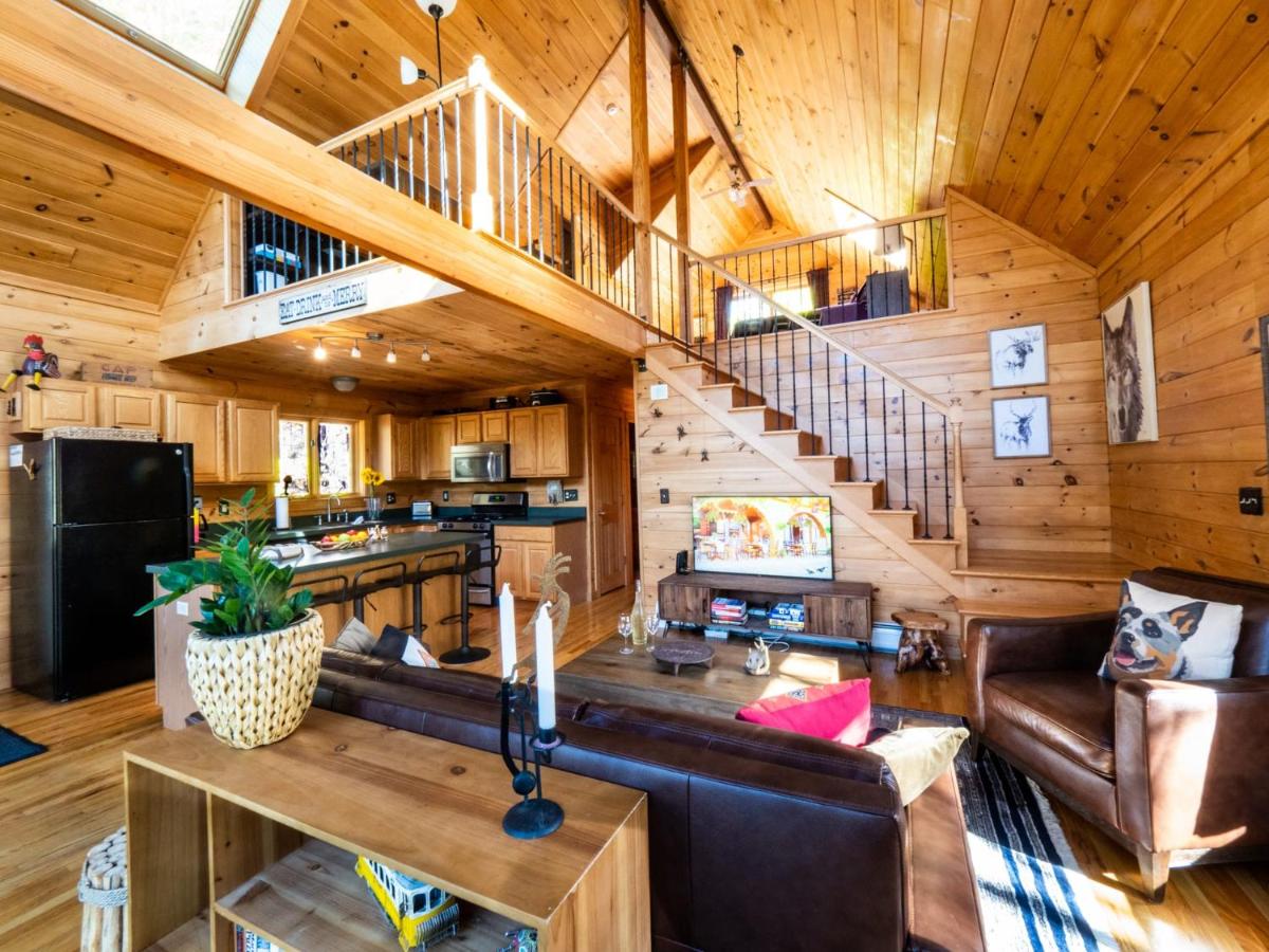 Berkshire Vacation Rentals: Secluded Cabin On Acres Of Woods Lake Access - Housity
