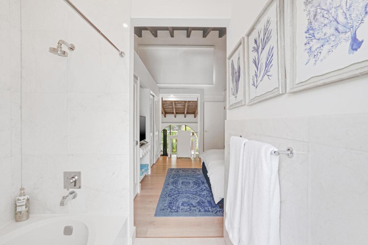 Luxury Pool Villa at St. James UNIT E, Pet Friendly - Housity
