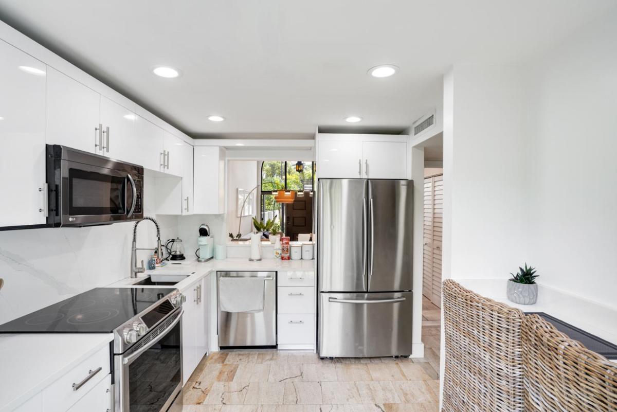 Luxury Pool Villa at St. James UNIT E, Pet Friendly - Housity