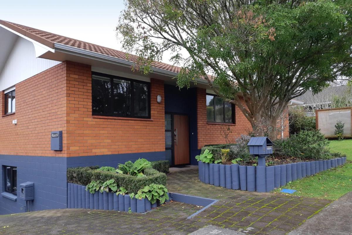 Rustic Retreat On Ruskin - Housity