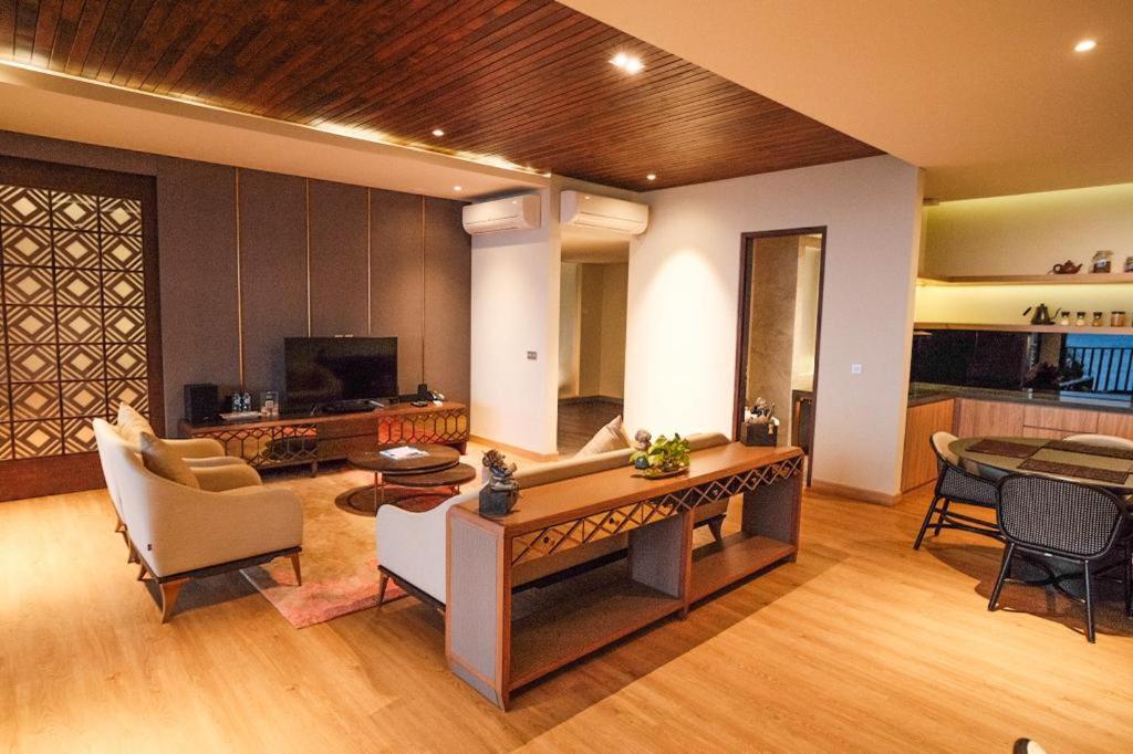 Ketapang Indah Hotel - Housity