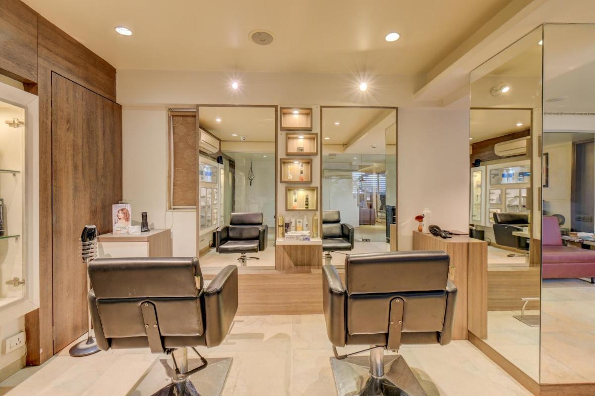 The SSK Solitaire Hotel & Banquets - Housity