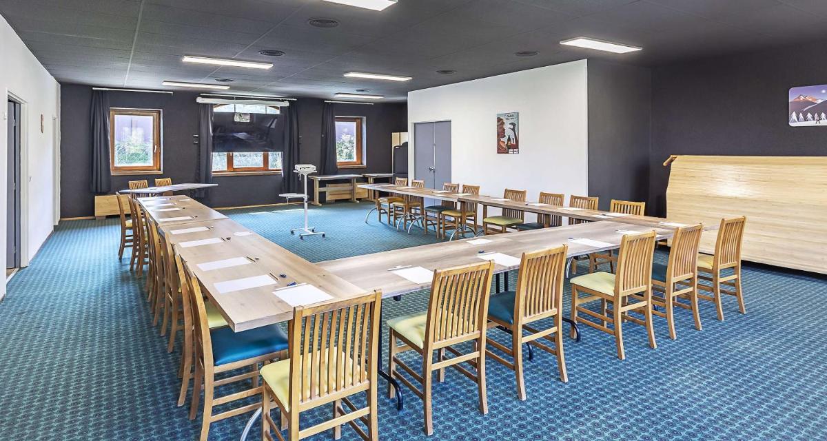 Espace de conférence ou salle de réunion dans l'établissement Sure Hotel by Best Western Annecy
