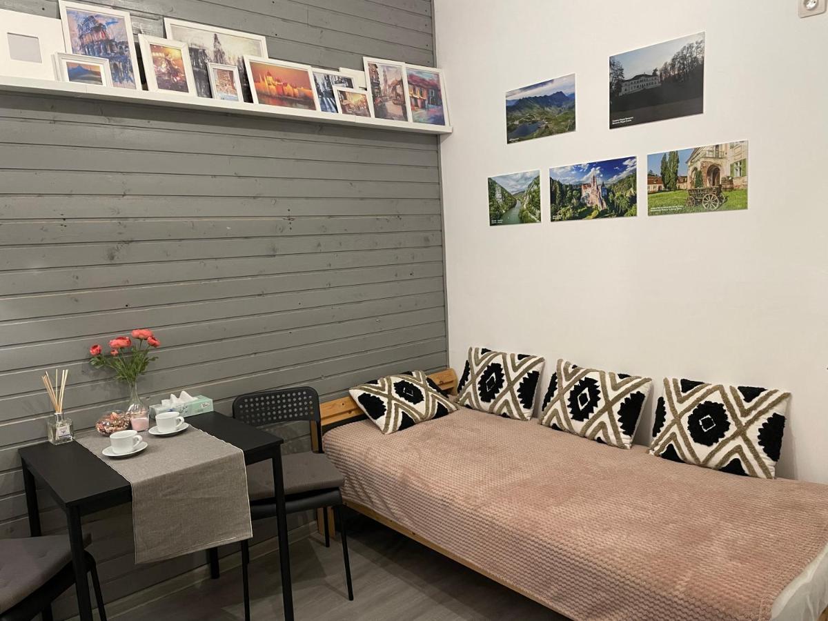 Old Town Impressionist Apartment - Housity