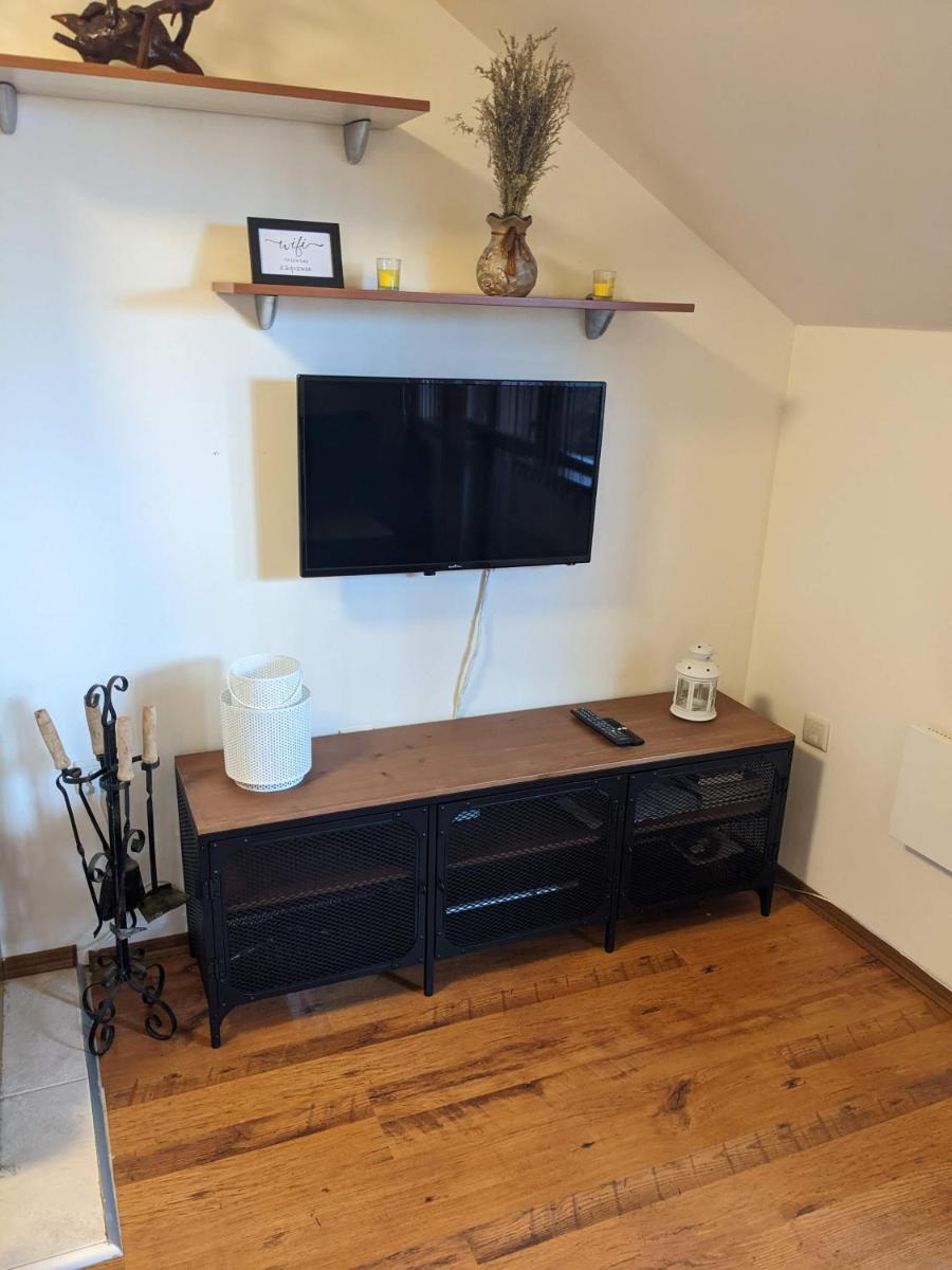 Casual Apartment near Gondola & City Center - Neon - Hizvo