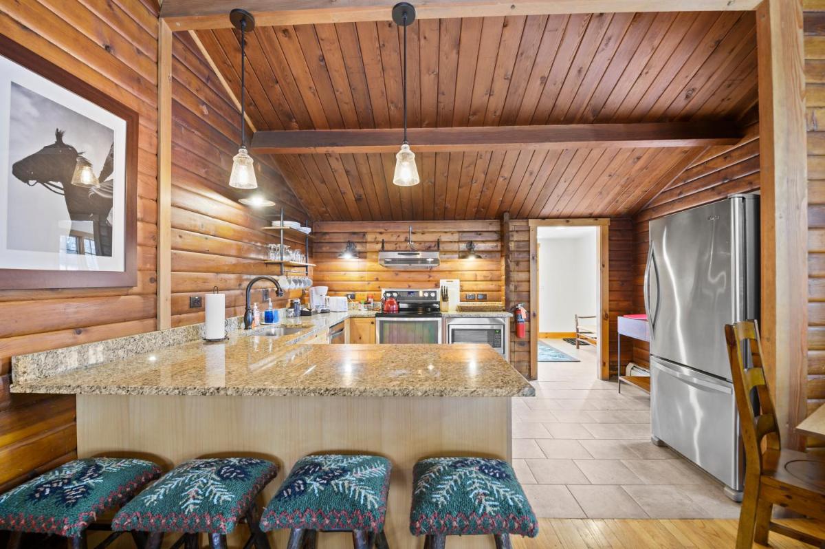 Brook Bound Inn - Housity