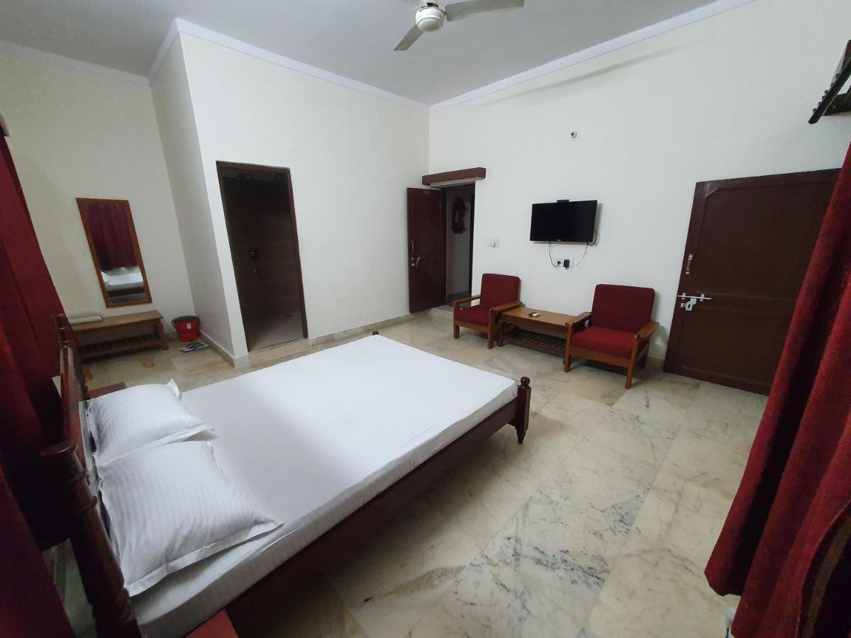 Hotel Gajendra Niwas Sun City - Housity