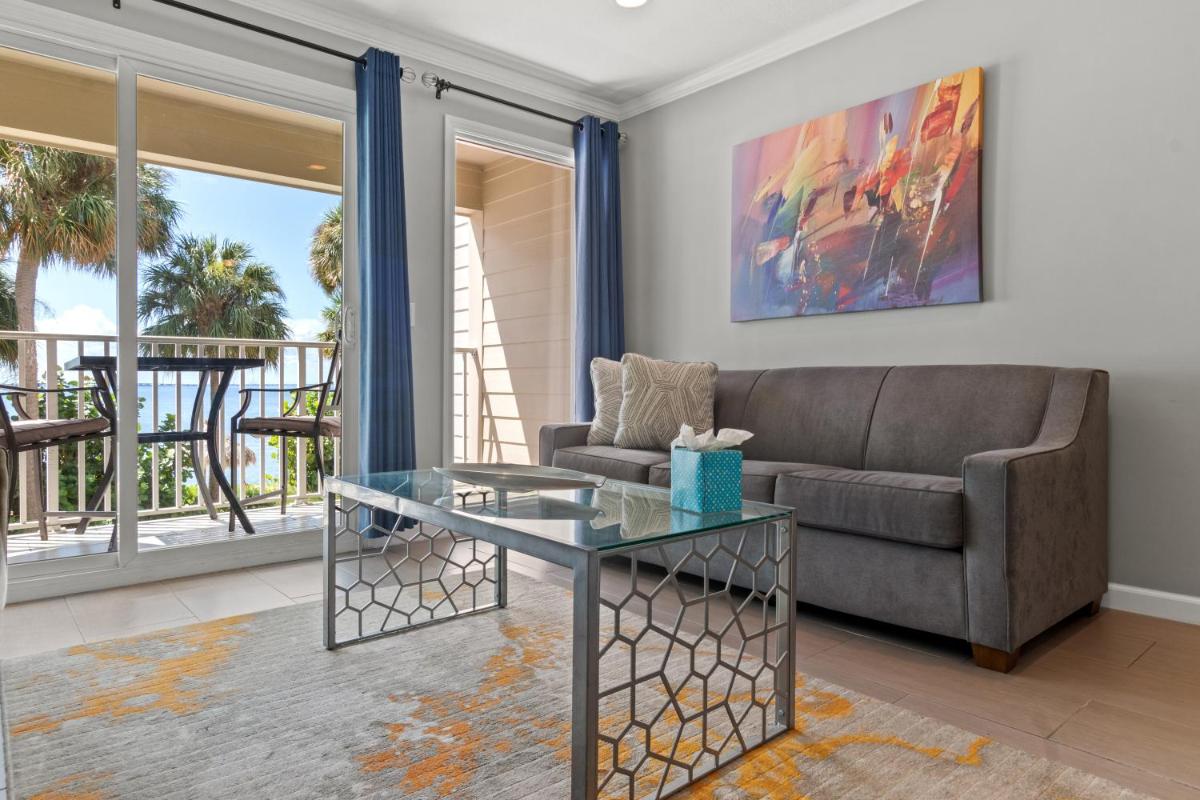 227-WIFI, New Paint, AMAZING Views, Close to BUCS stadium - Housity