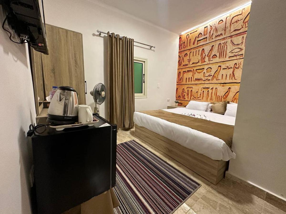Flower Pyramids Guest House - Housity