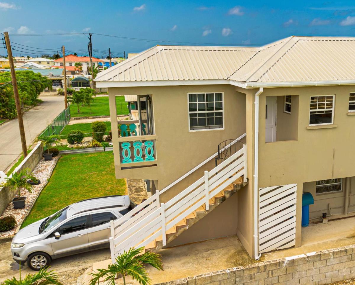 Cozy Modern Upstairs 2 Bed A/C Apt Near 2 Everything - Housity