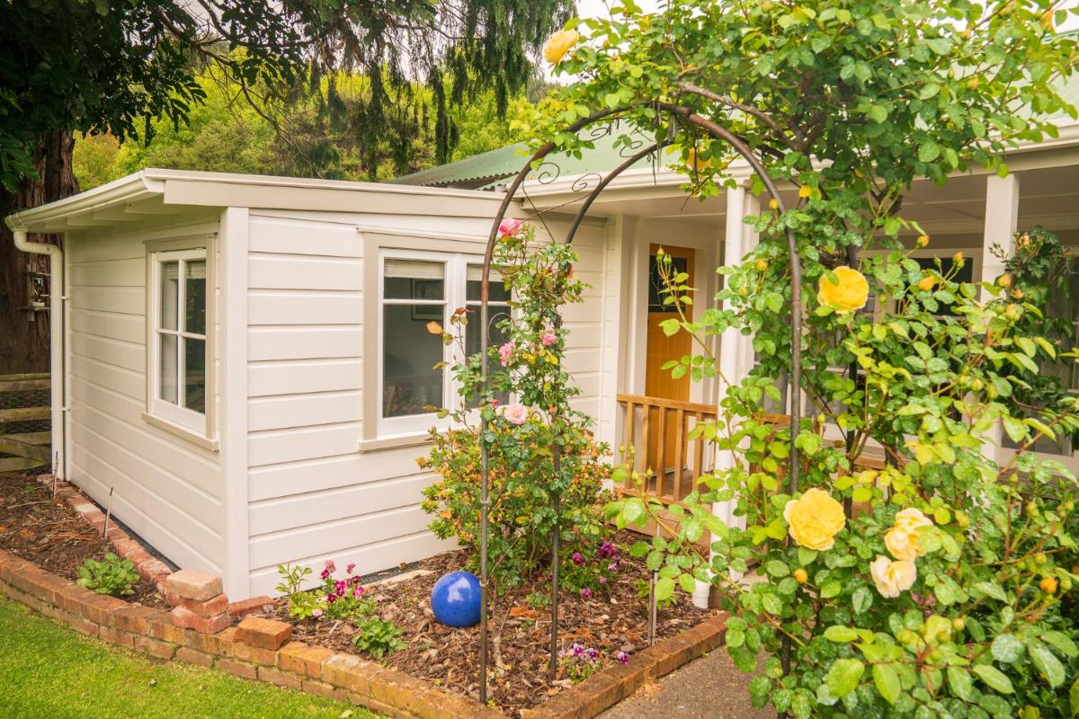 Birdsong Cottage - Housity
