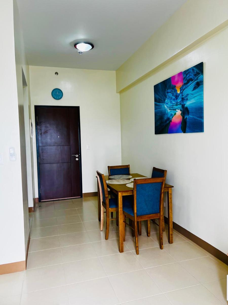 Suitetrails - 1 Bedroom Condo unit across Iloilo Convention Center