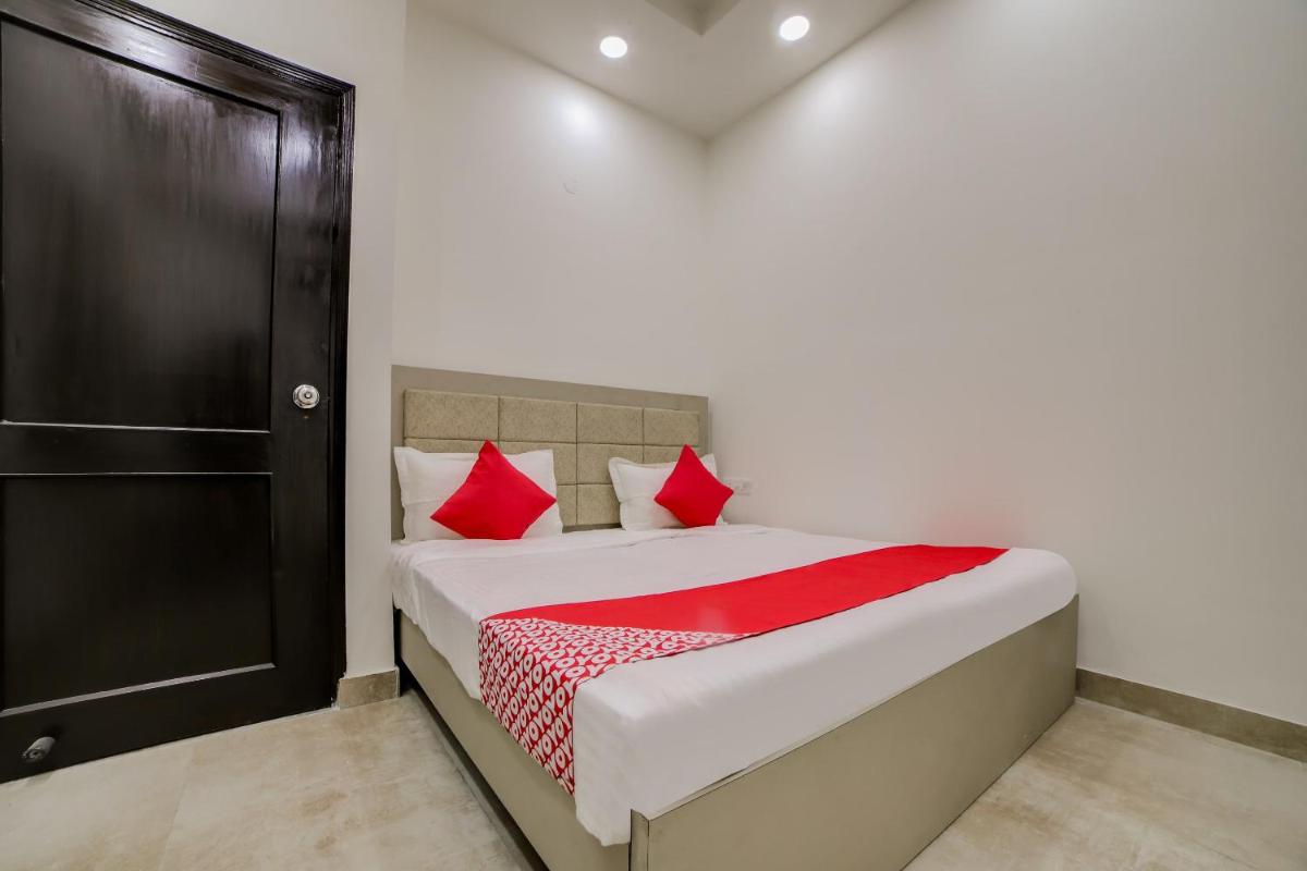 OYO Bhera Residency Near Peera Garhi Metro Station - Housity