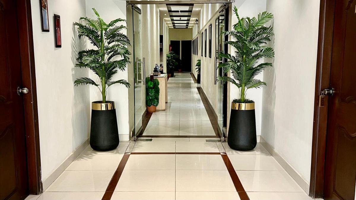 Royal Inn Hotel - Housity