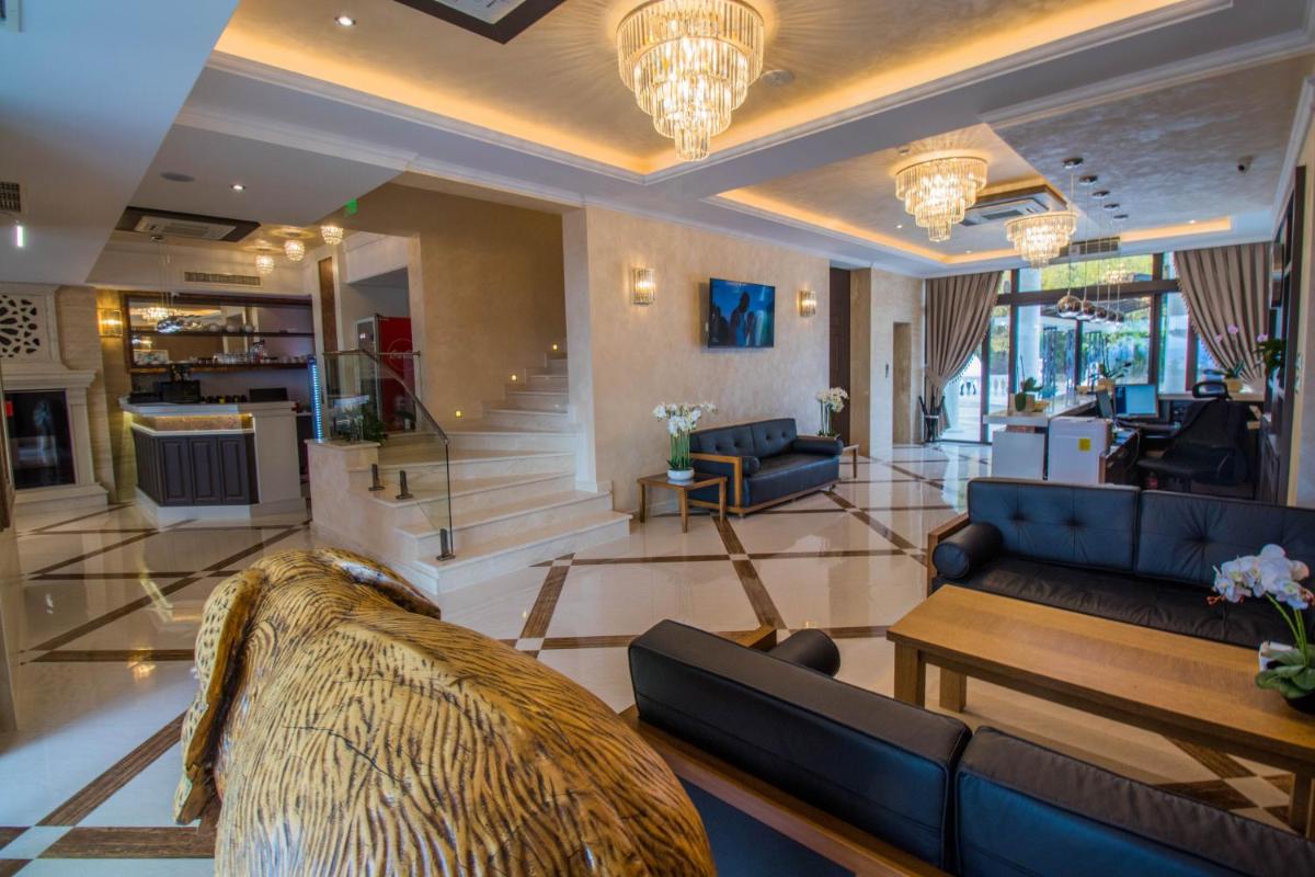 Hotel Bohemi - Housity