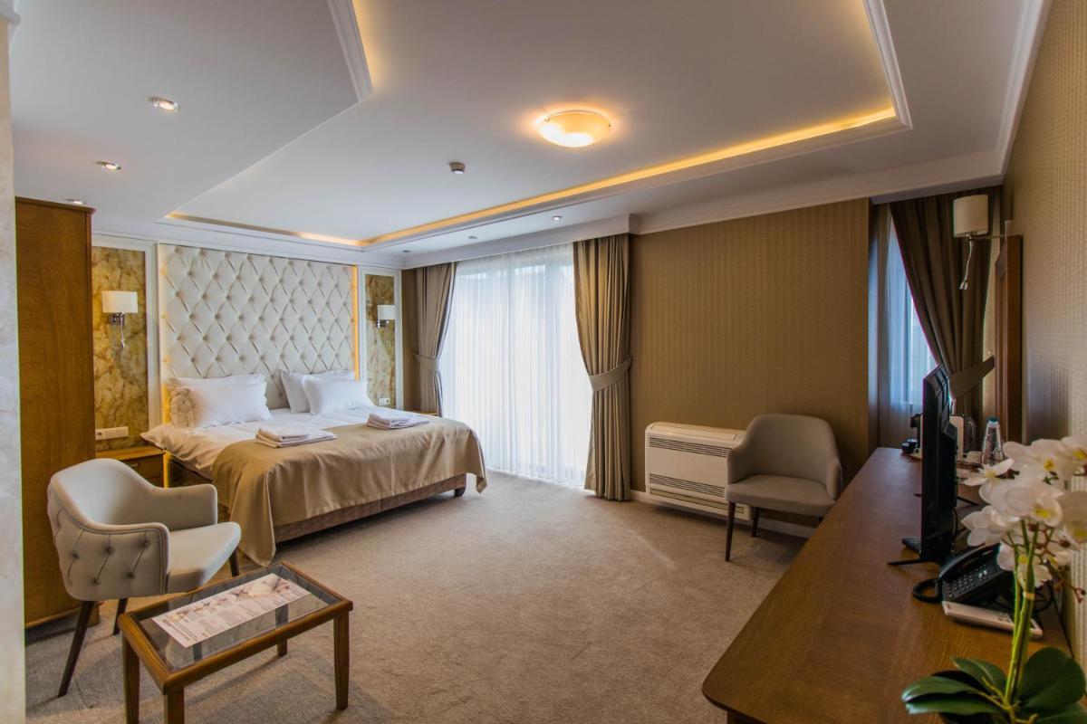 Hotel Bohemi - Housity