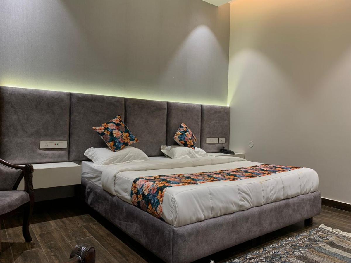 Hotel Alpine Plaza - Housity