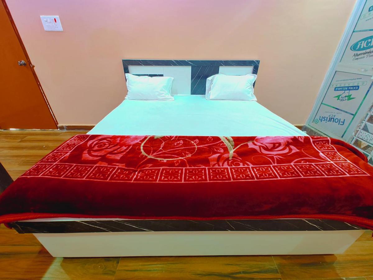 La Ayodhya Residency 10 mint walking from Shri Ram Temple - Housity