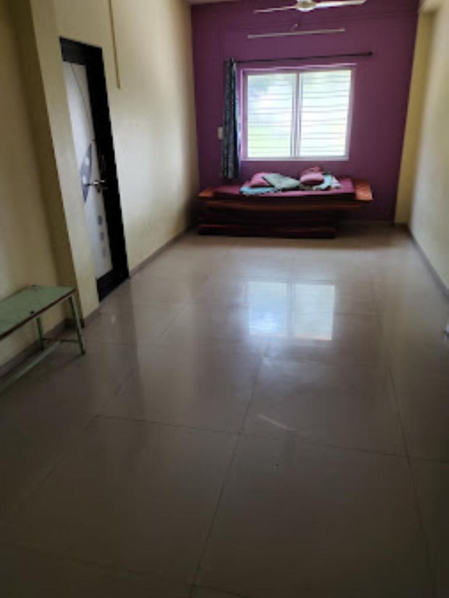 Hotel Ambai Bhakt Niwas-Tuljabhavani pujari, TULJAPUR - Housity