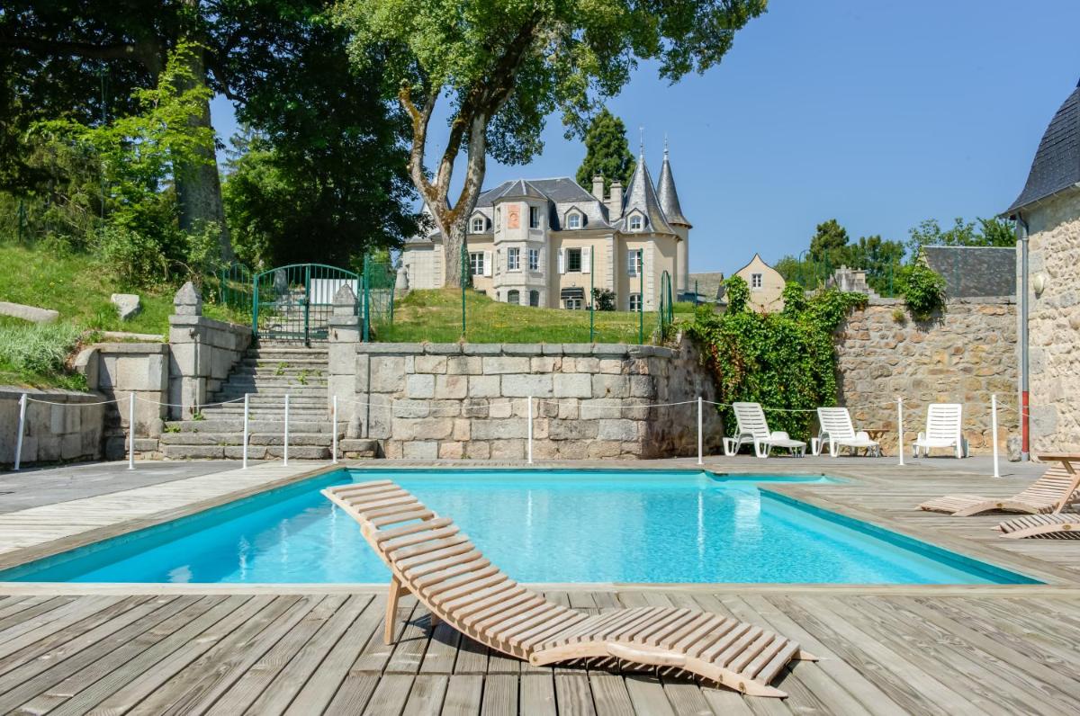 Piscine de l'établissement Le Château D'orfeuillette ou située à proximité