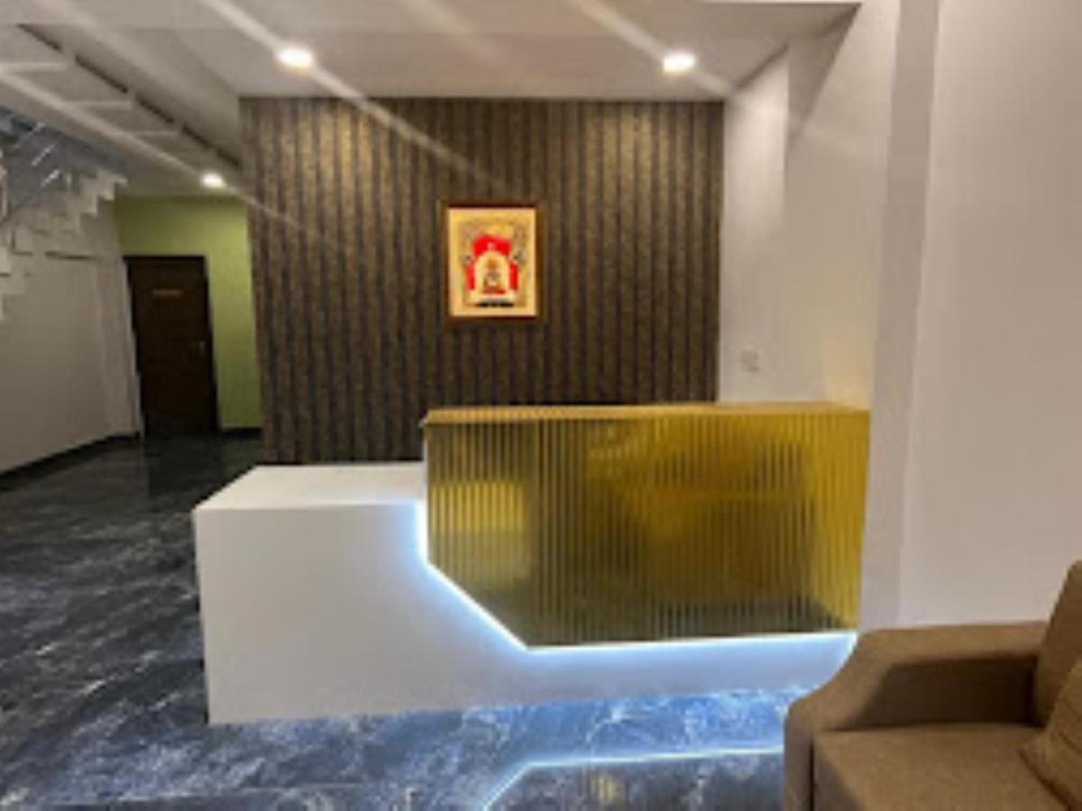 NANDAN LODGE, TULJAPUR - Housity