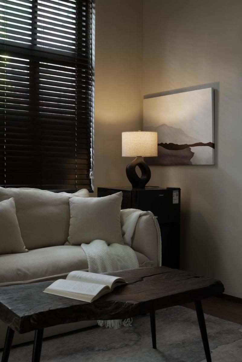 Black and White B&B - Housity