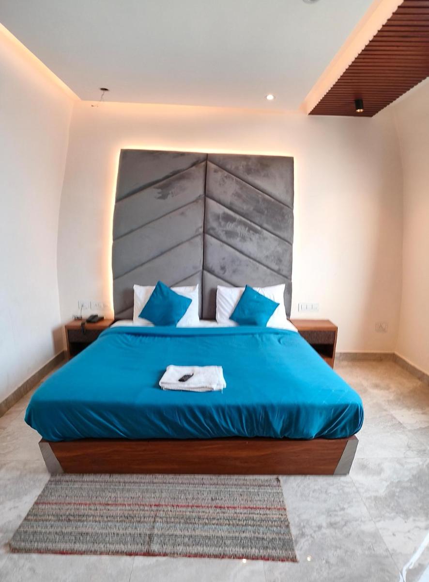 Hotel Hardiik Palace Inn Noida Sector 116 - Housity