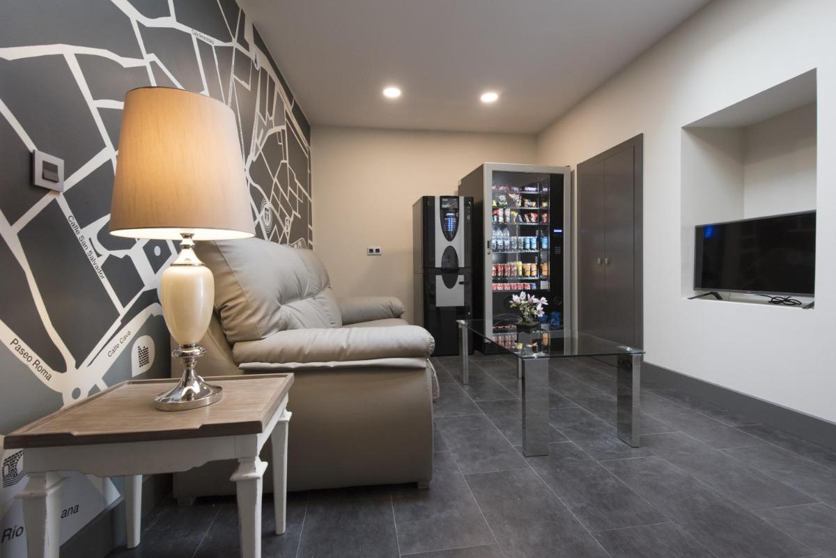 Hostal Emeritae - Housity
