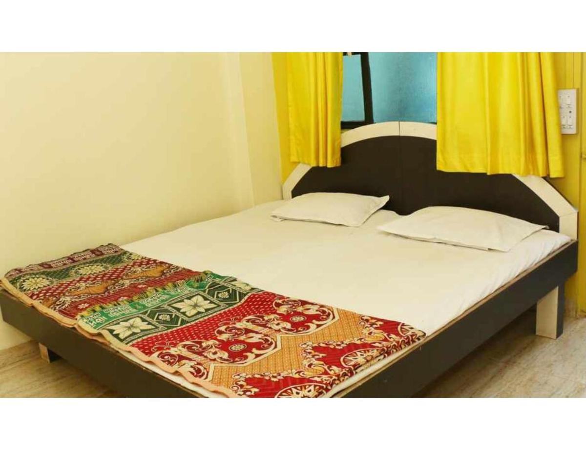 Geeta Lodge, Solapur - Housity