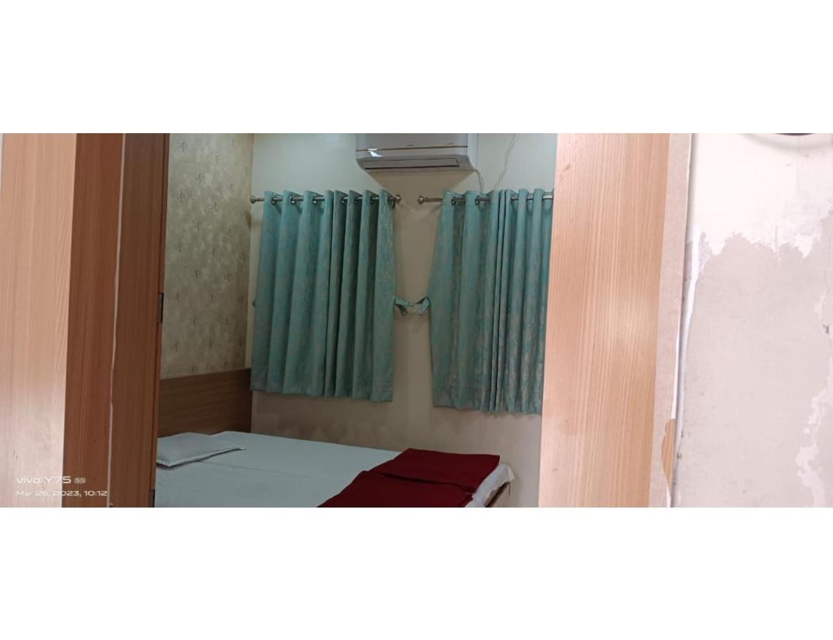 Geeta Lodge, Solapur - Housity