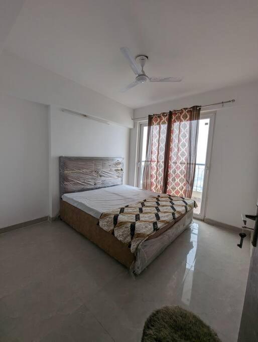 Suitetrails - 2BHK Apartment in Tallest Tower