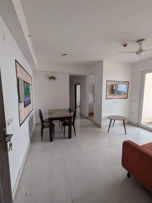 Suitetrails - 2BHK Apartment in Tallest Tower