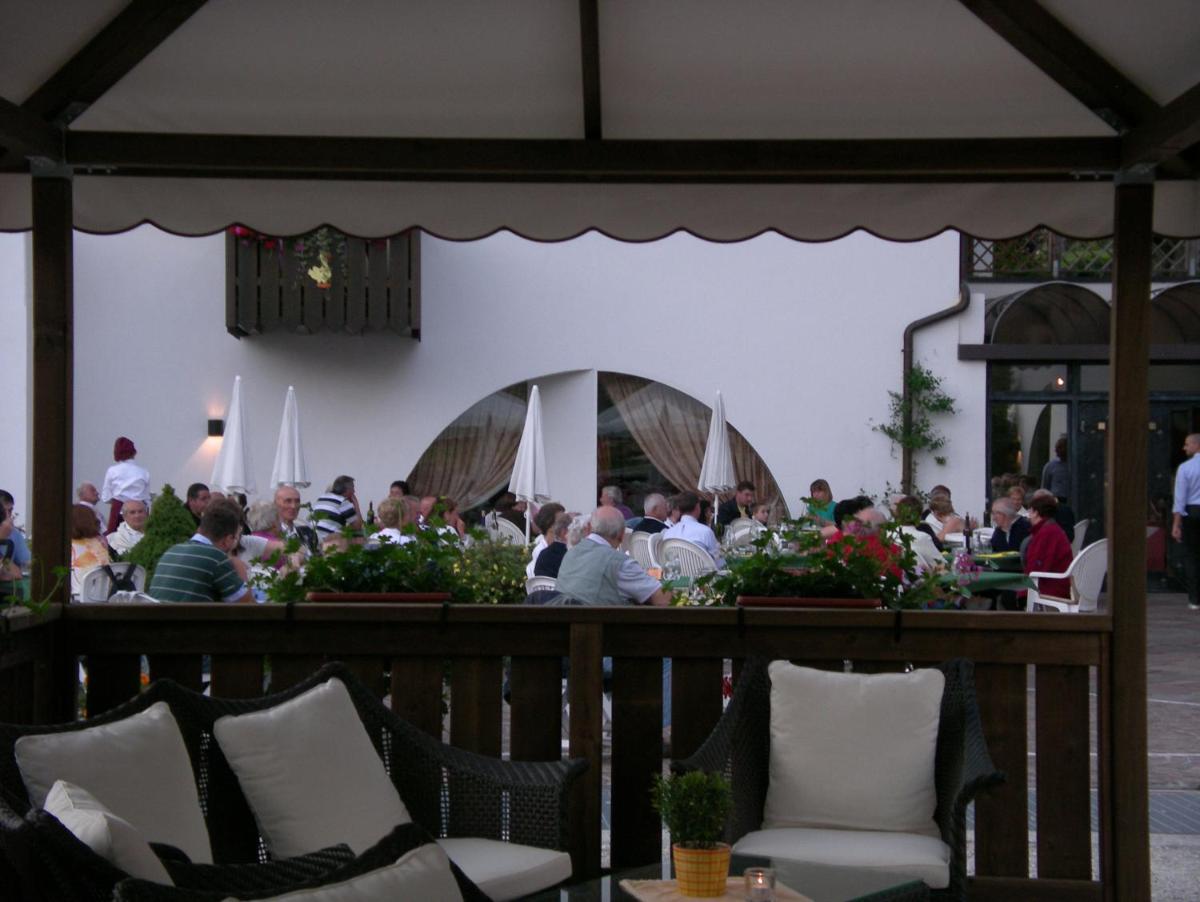 Hotel Castel Pietra - Housity