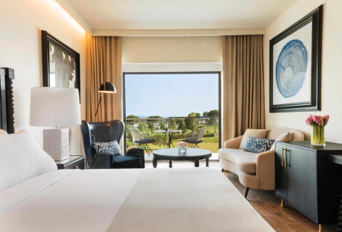 Cama o camas de una habitación en Hotel Camiral - The Leading Hotels of the World