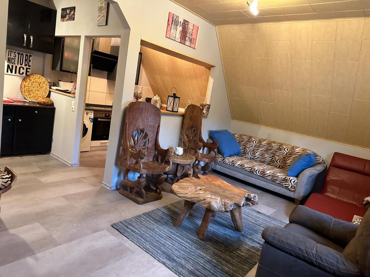 Ferien & Monteur Wohnung 1 - Little Afrika Extensive 5 Zimmer Wohnung - Housity