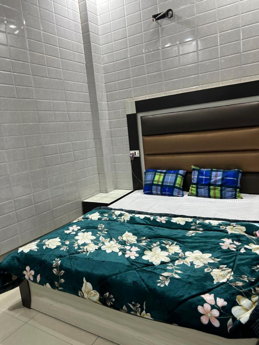 Amor Lounge - Housity