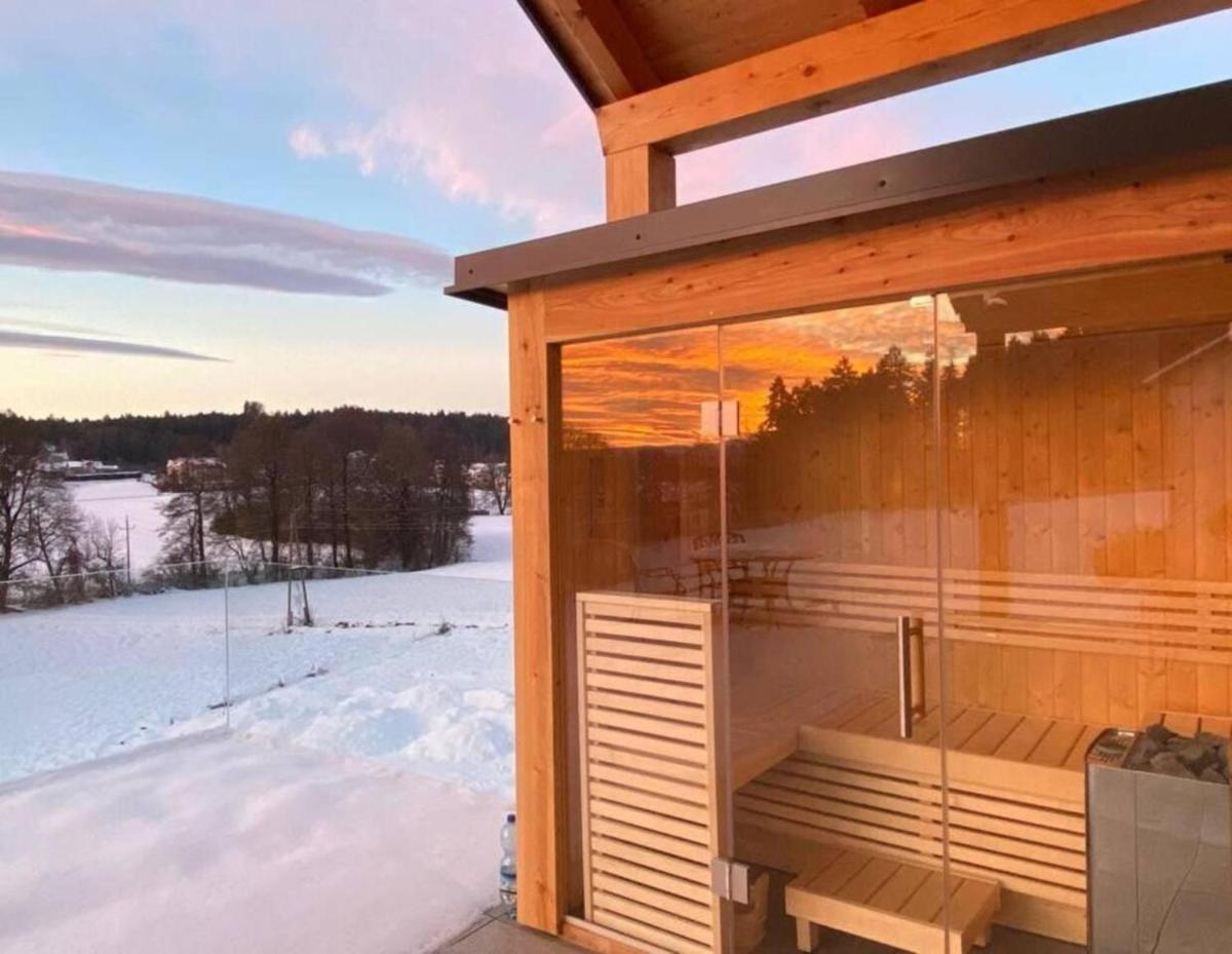 Luxurious and roomy vacation home with sauna - Housity