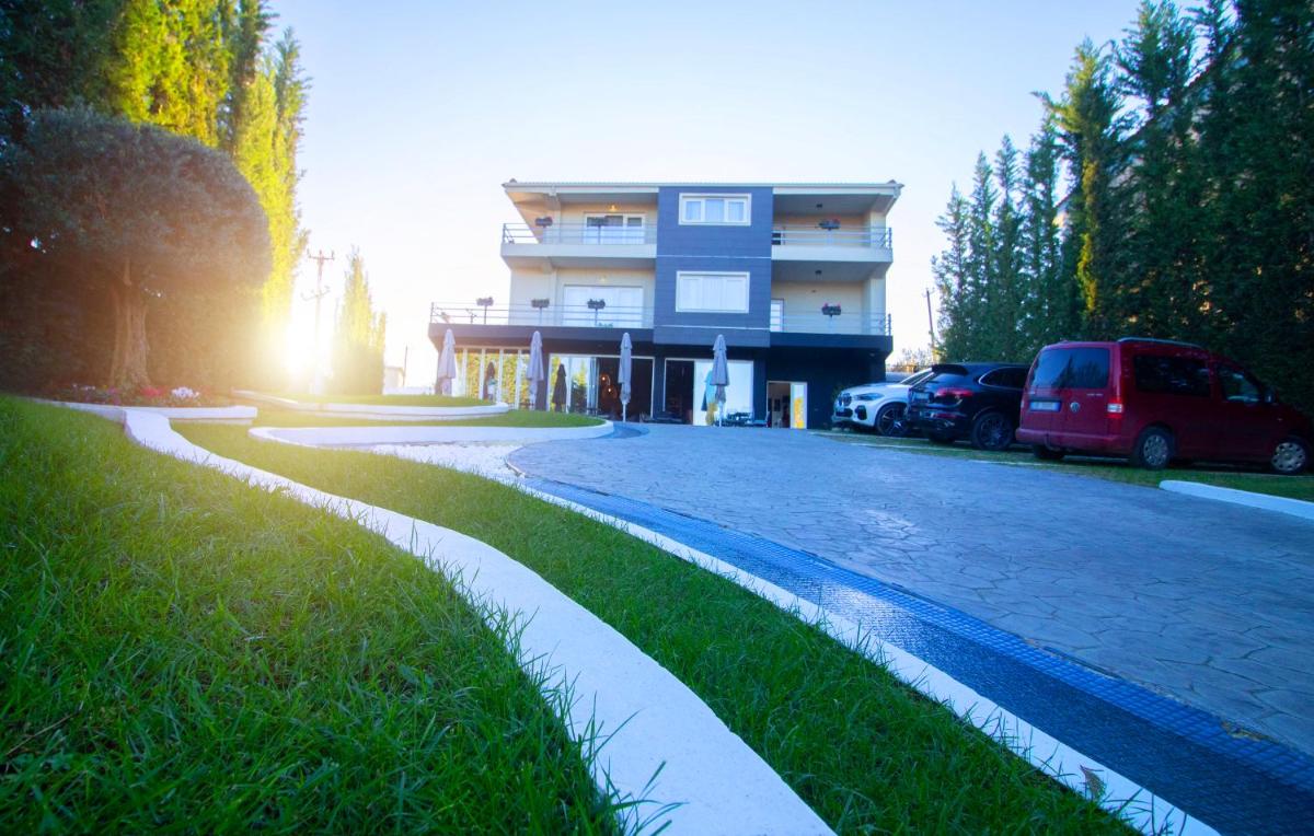 ELITE LUXURY BOUTIQUE - Hizvo
