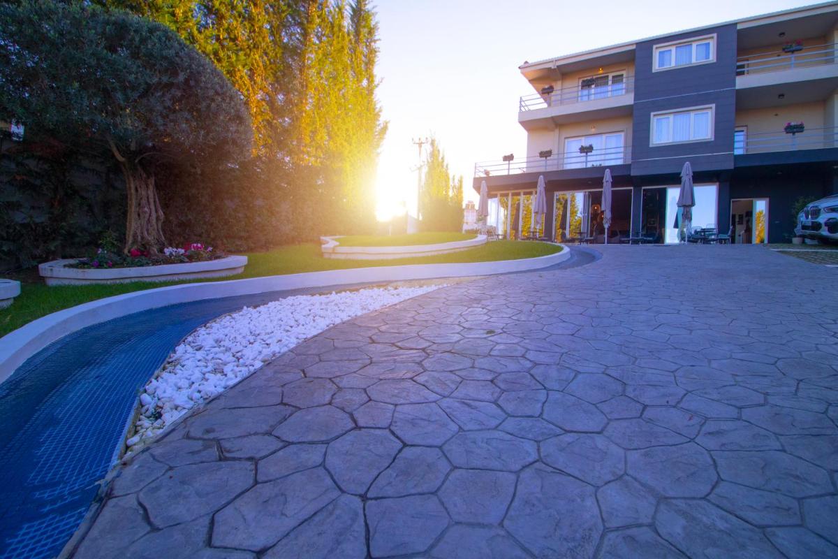 ELITE LUXURY BOUTIQUE - Hizvo