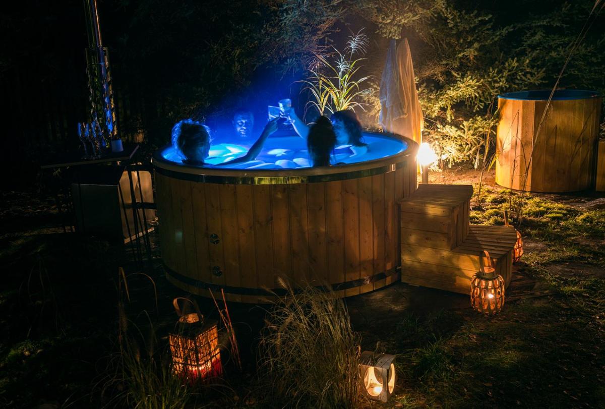 Szeroki Bór oaza w Puszczy z Sauną, Banią i Jacuzzi - Housity